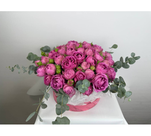 Мисти Баблс — коробка с розами и эвкалиптом