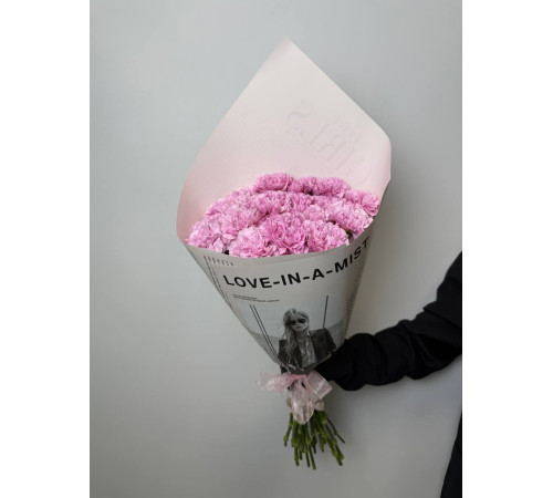 Модный букет из розовых гвоздик