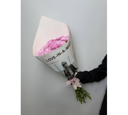 Модный букет из розовых гвоздик