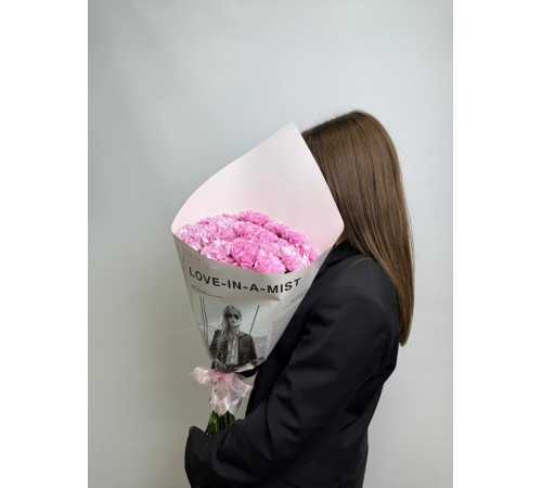 Модный букет из розовых гвоздик