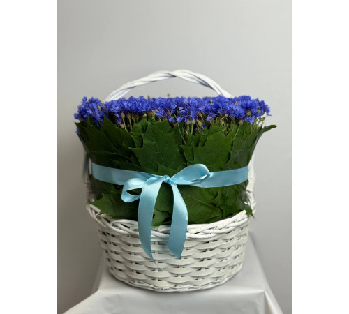 Корзинка васильков
