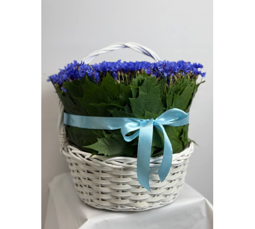 Корзинка васильков